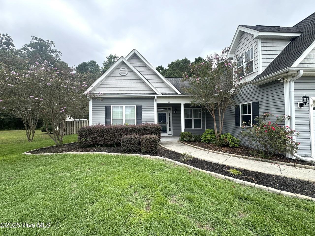 49 Amber Ct - Photo 2 of 26