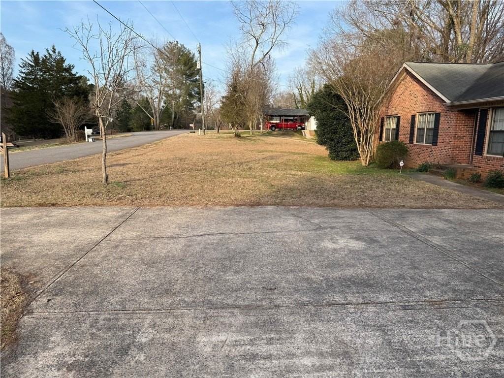 1030 Cherokee Cir - Photo 3 of 26
