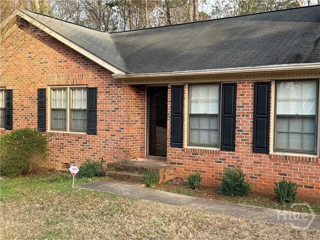 1030 Cherokee Cir - Photo 4 of 26