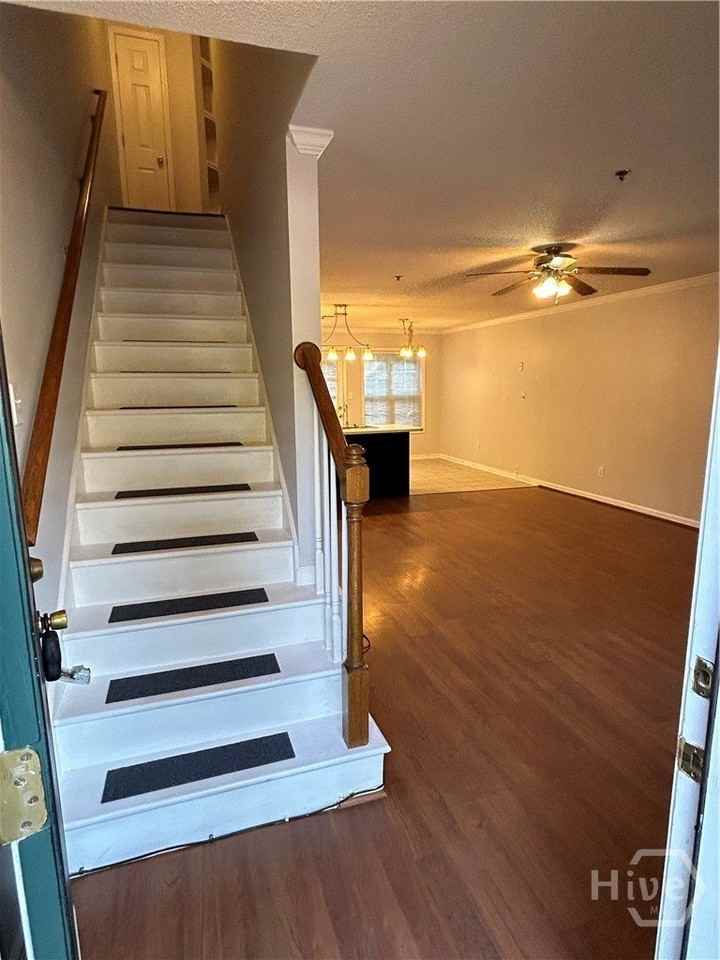 637 Huntington Rd - Photo 3 of 26