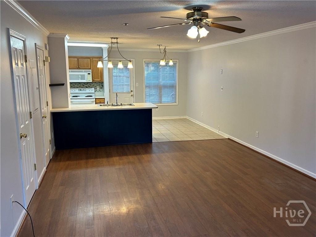637 Huntington Rd - Photo 4 of 26