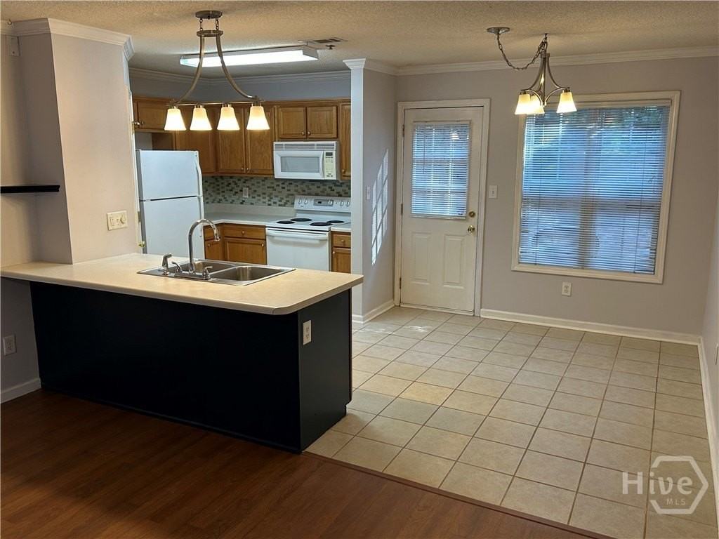 637 Huntington Rd - Photo 6 of 26