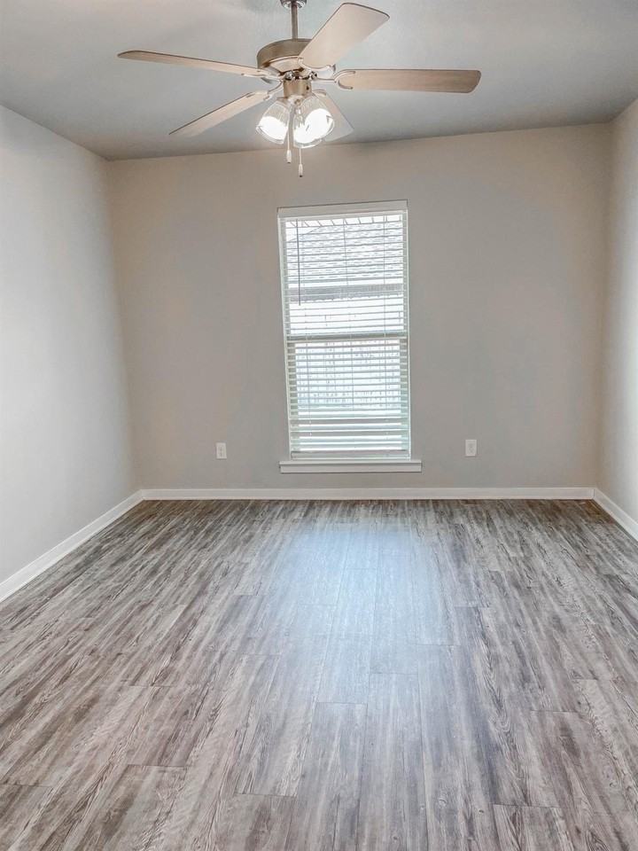 2135 N Texas Ave #1-2 - Photo 2 of 13