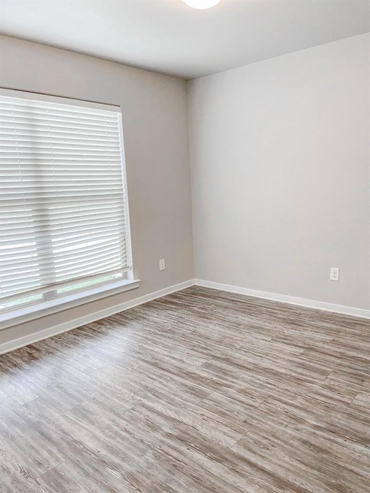 2135 N Texas Ave #1-2 - Photo 4 of 13