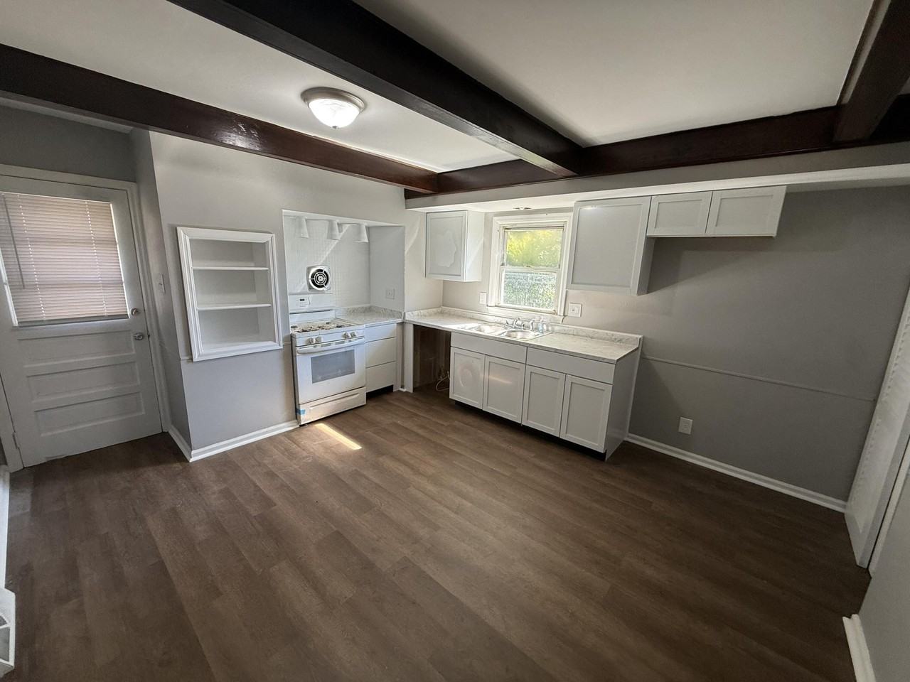 216 Liverpool Rd - Photo 4 of 18