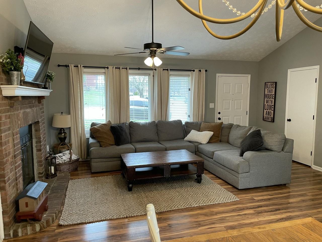 3820 Forest Green Dr - Photo 2 of 14