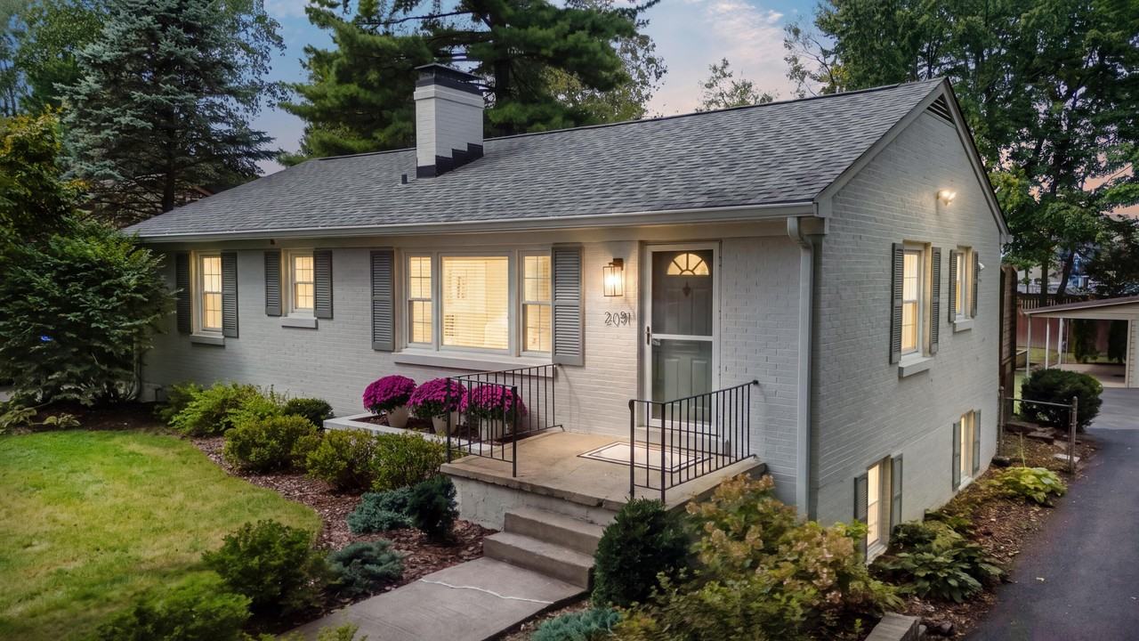 2091 Spring Grove Ave - Photo 2 of 30