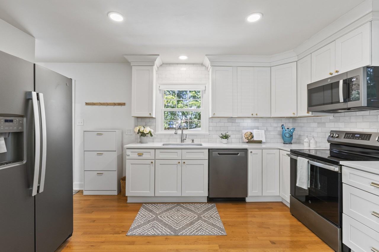 2091 Spring Grove Ave - Photo 6 of 30