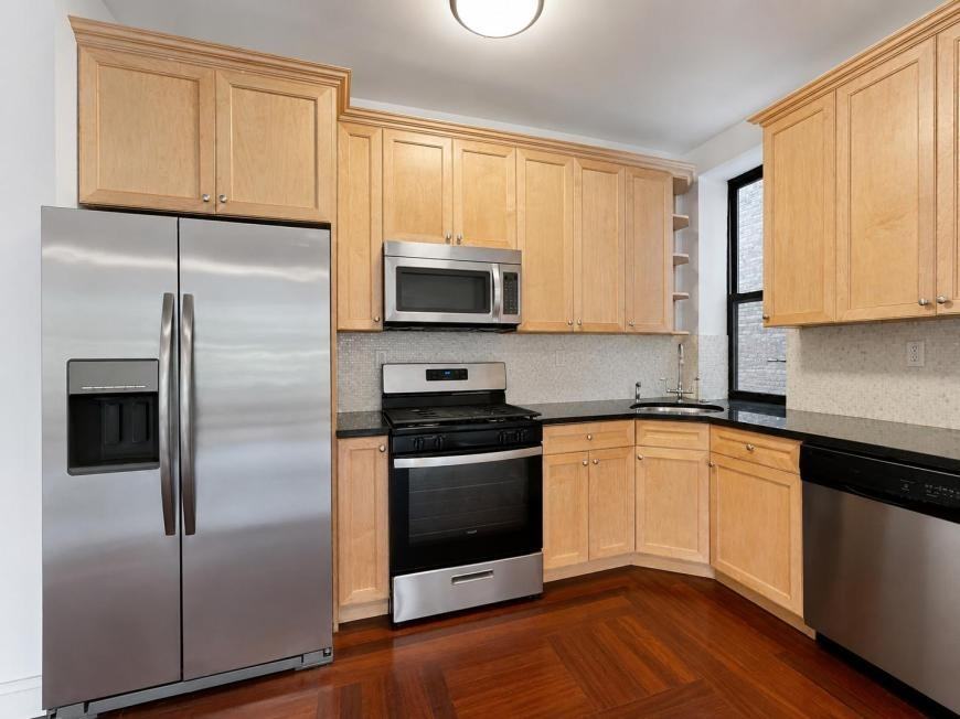 601 W 137th St - Photo 3 of 10