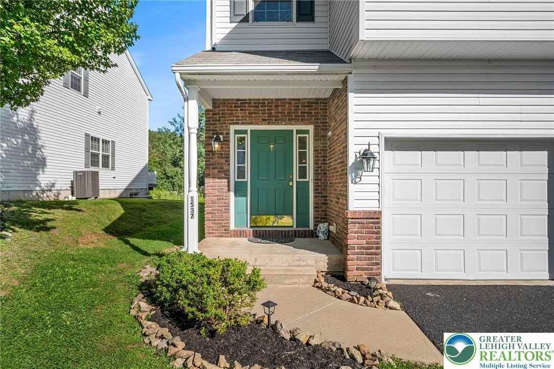 1537 Crest Park Ct - Photo 3 of 32