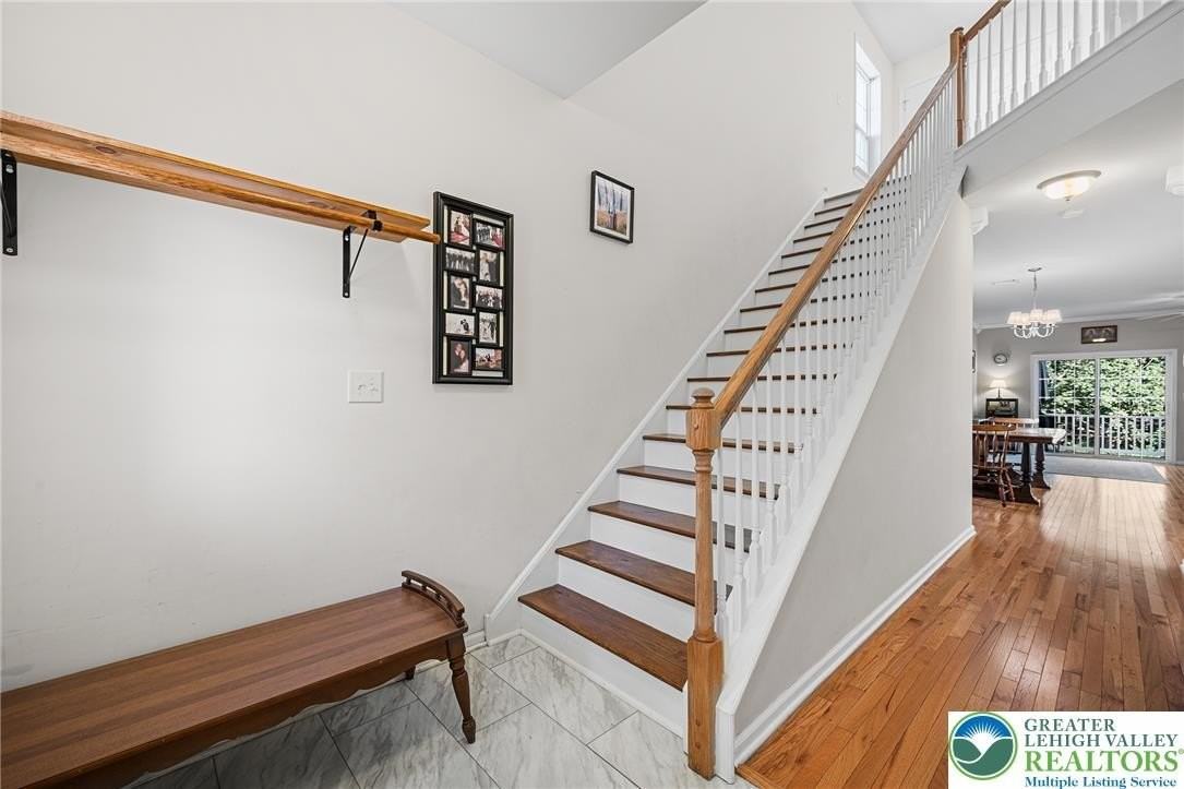 1537 Crest Park Ct - Photo 4 of 32