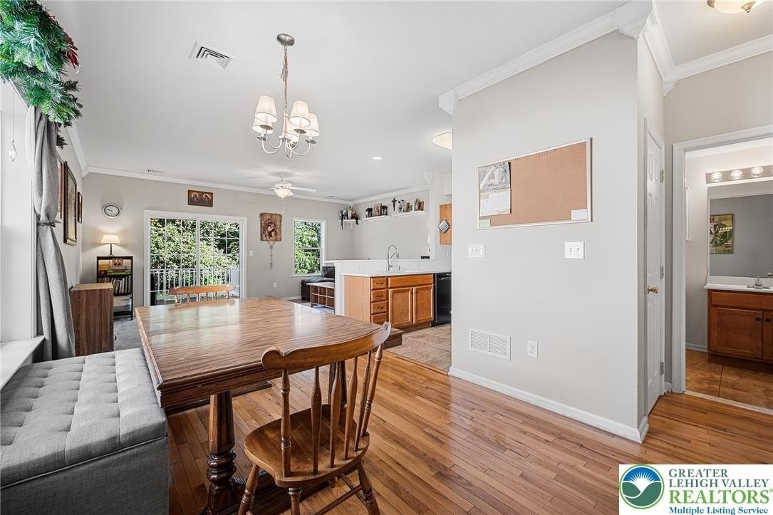 1537 Crest Park Ct - Photo 6 of 32