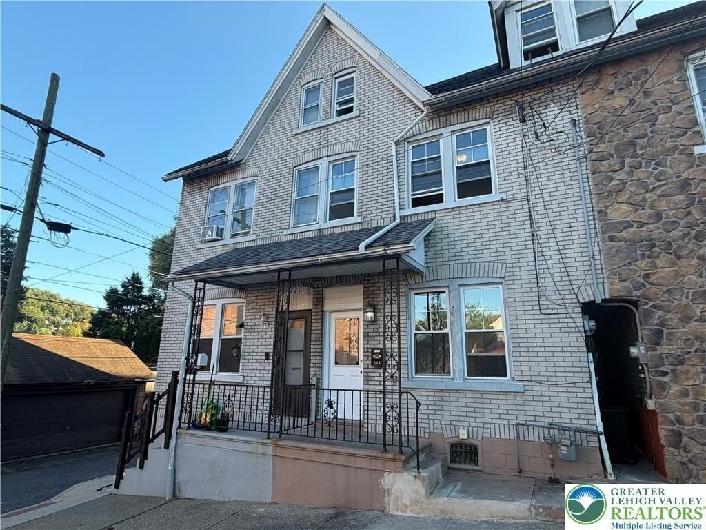 722 N Clewell St - Photo 3 of 11
