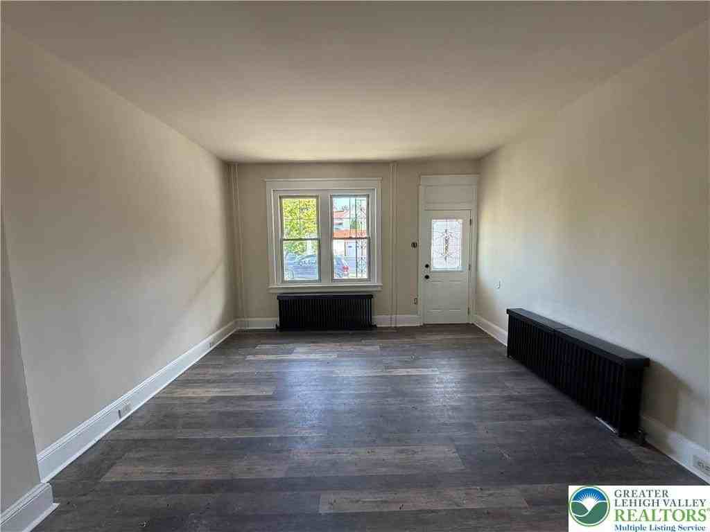 722 N Clewell St - Photo 7 of 11
