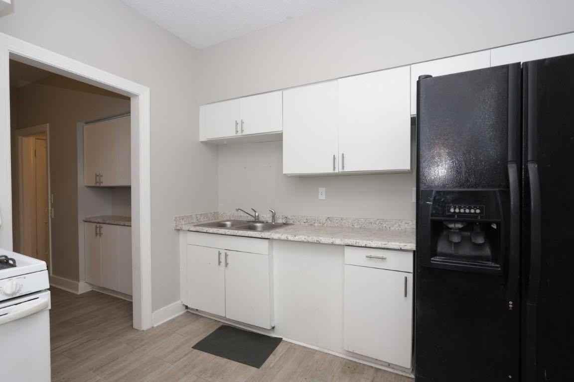 2367 Forest Ave #2 - Photo 4 of 9