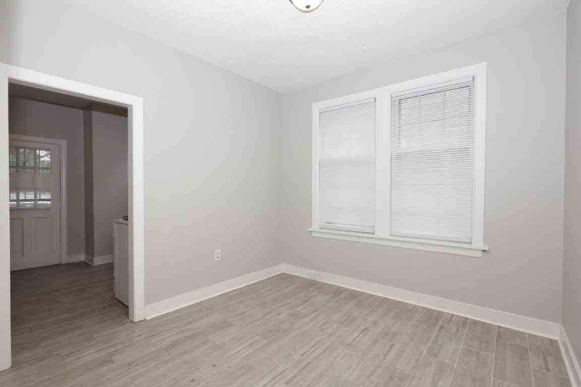 2367 Forest Ave #2 - Photo 5 of 9