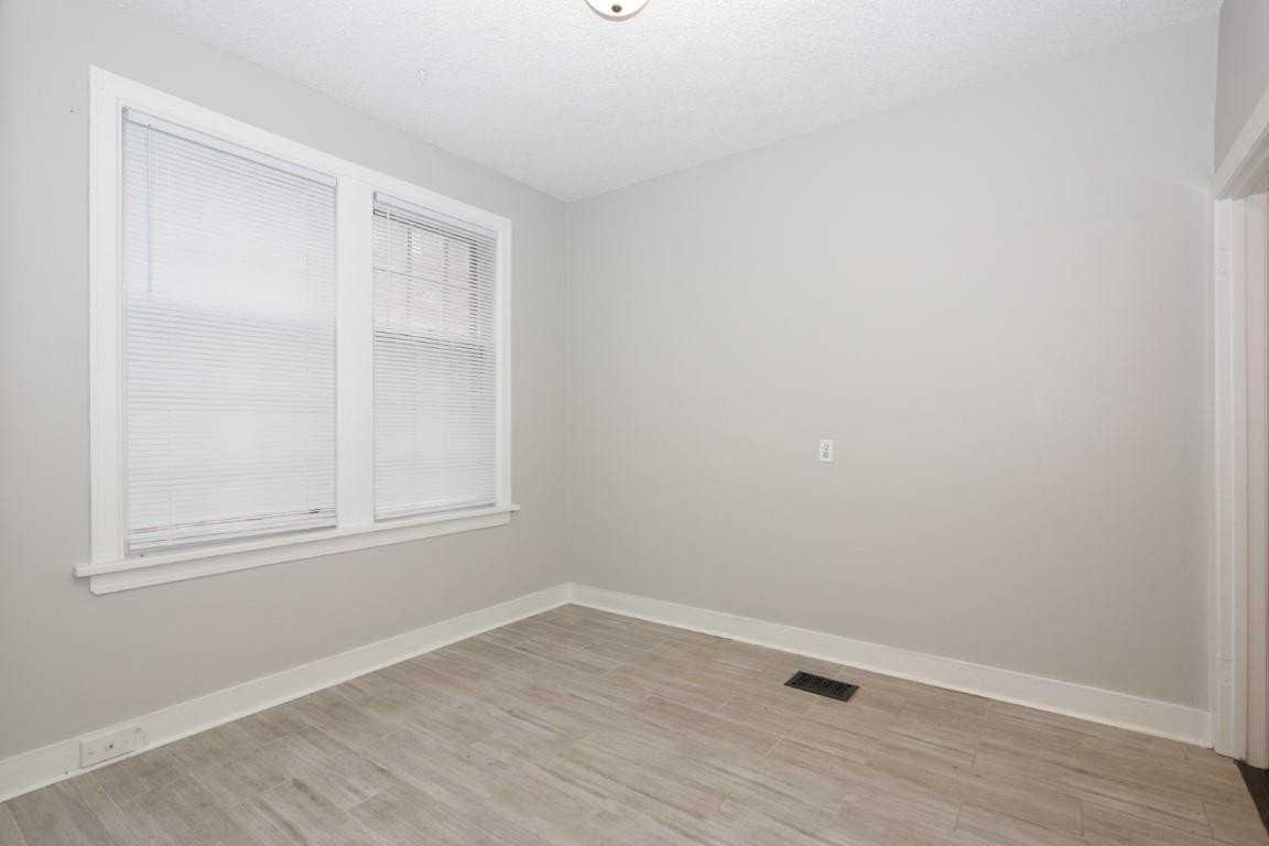 2367 Forest Ave #2 - Photo 6 of 9
