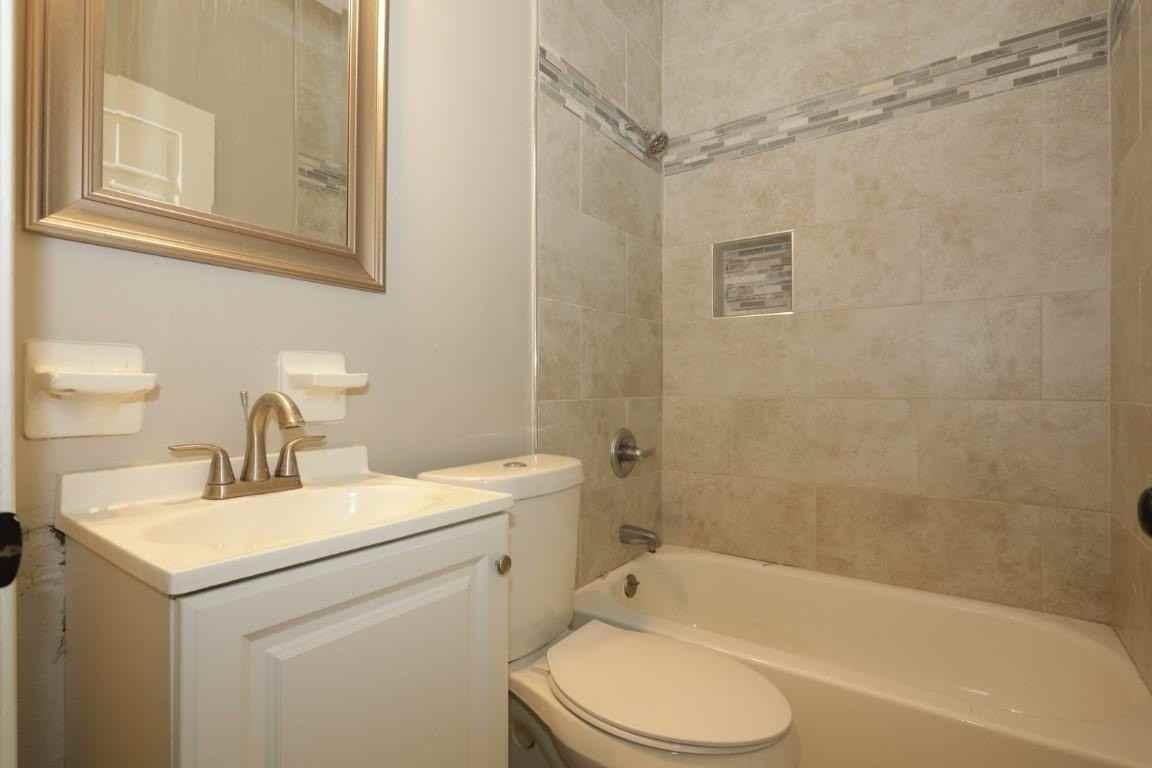 2367 Forest Ave #2 - Photo 7 of 9