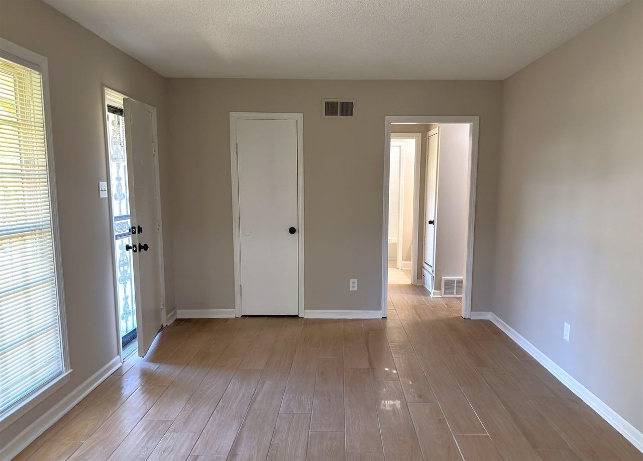5753 Antwerp Ave E - Photo 5 of 23