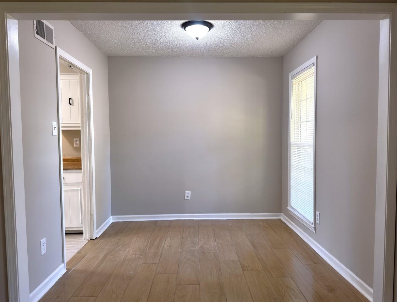 5753 Antwerp Ave E - Photo 6 of 23