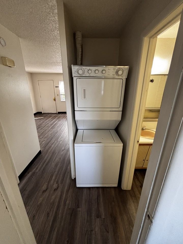 225 Poplar St #1 - Photo 5 of 5