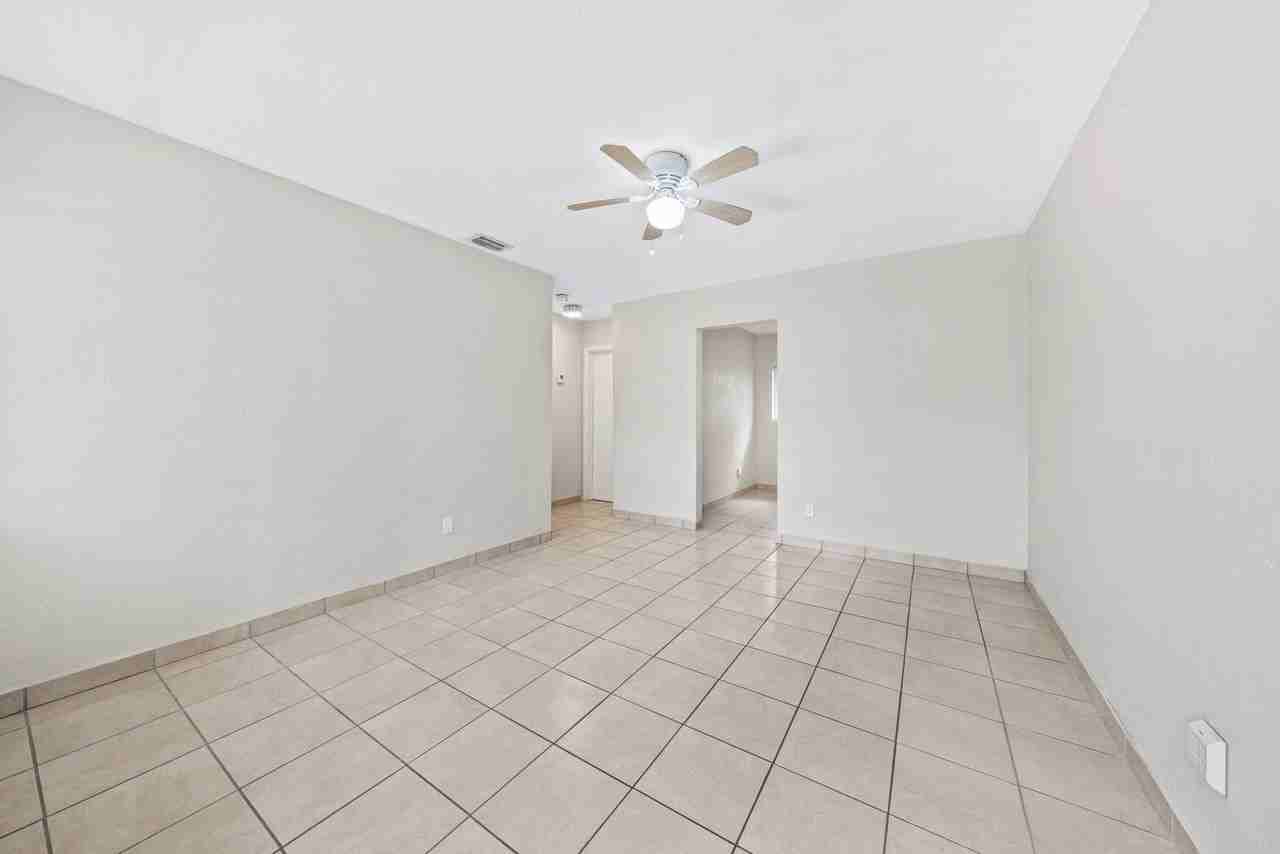285 Nw 55th St - Photo 2 of 8