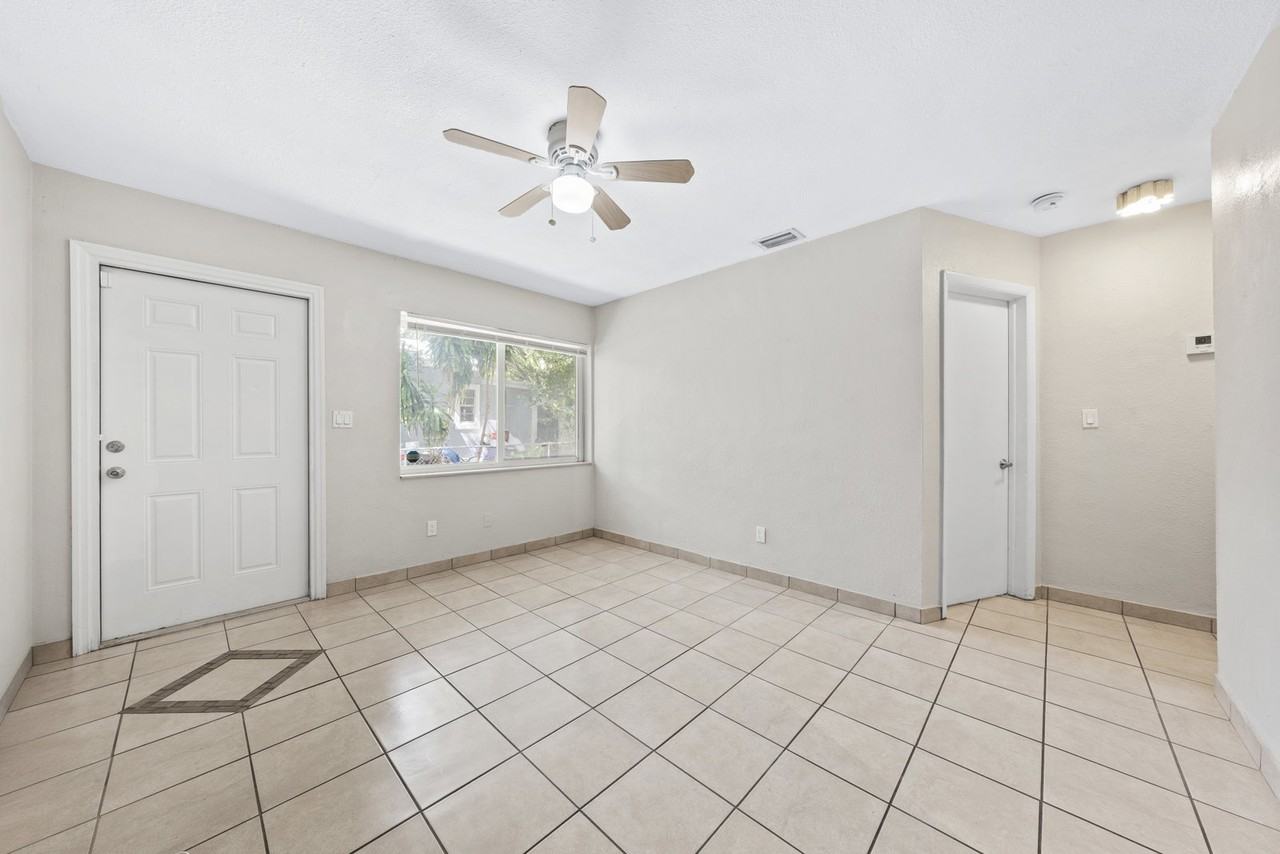 285 Nw 55th St - Photo 3 of 8