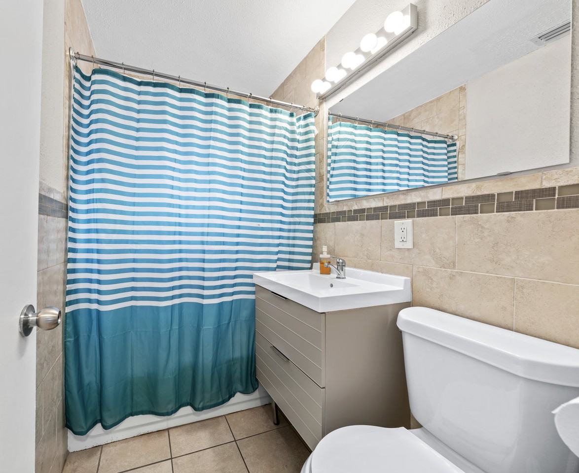285 Nw 55th St - Photo 5 of 8