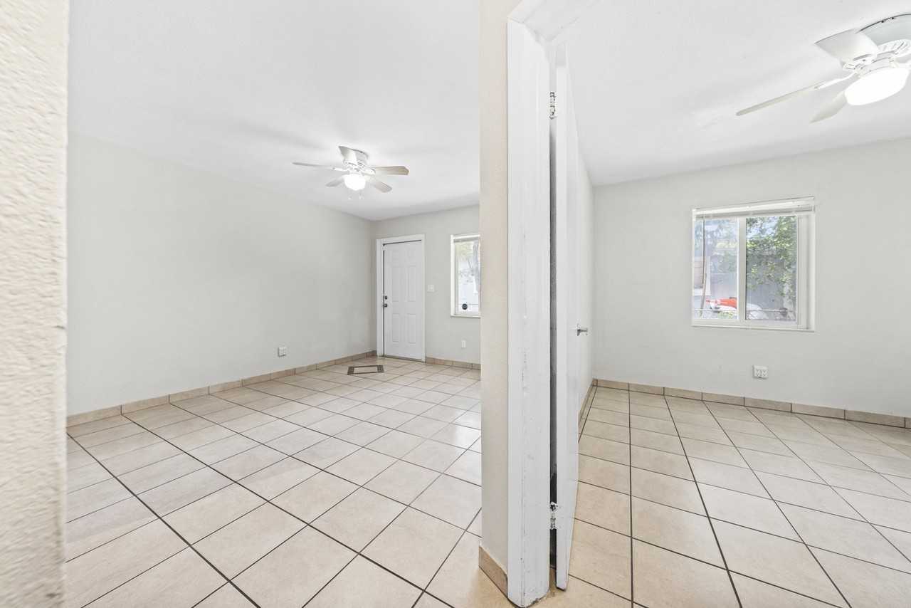 285 Nw 55th St - Photo 7 of 8