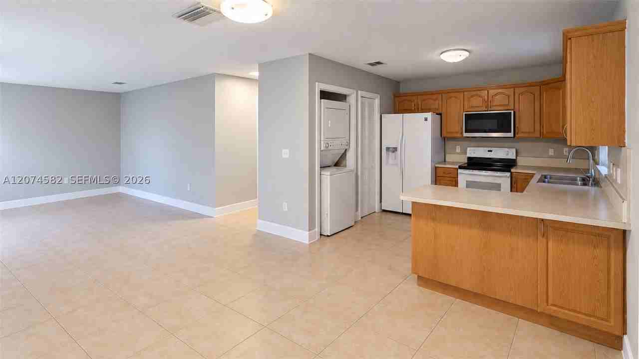 2471 Nw 18th Ter #2471 - Photo 3 of 13