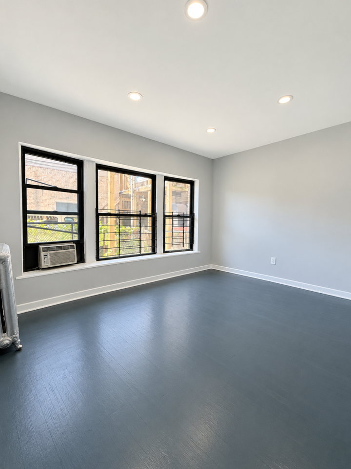 1349 W Grace St - Photo 2 of 8