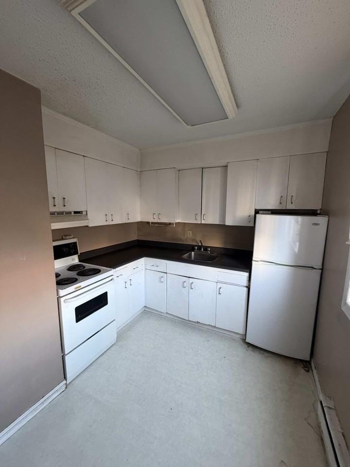 3861 Retallack St - Photo 3 of 5