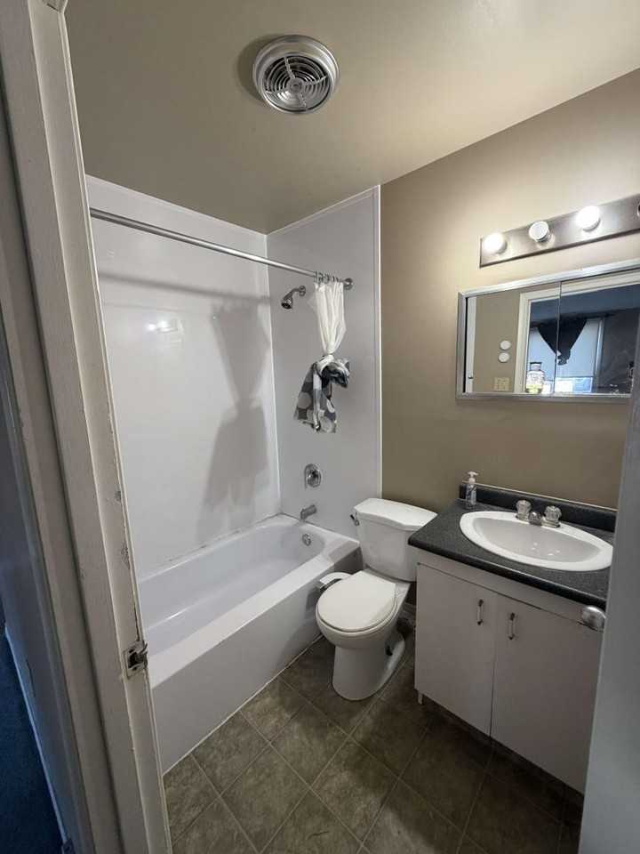 3861 Retallack St - Photo 4 of 5
