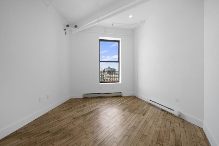 1381 Myrtle Ave - Photo 4 of 10