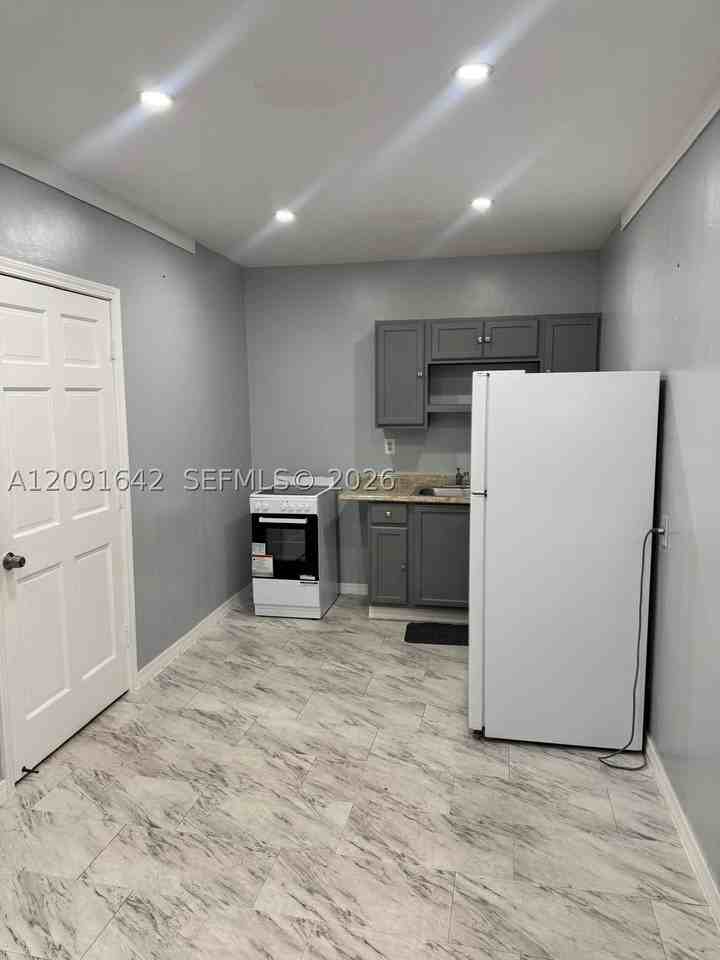 7321 Fairway Blvd #1 - Photo 2 of 11