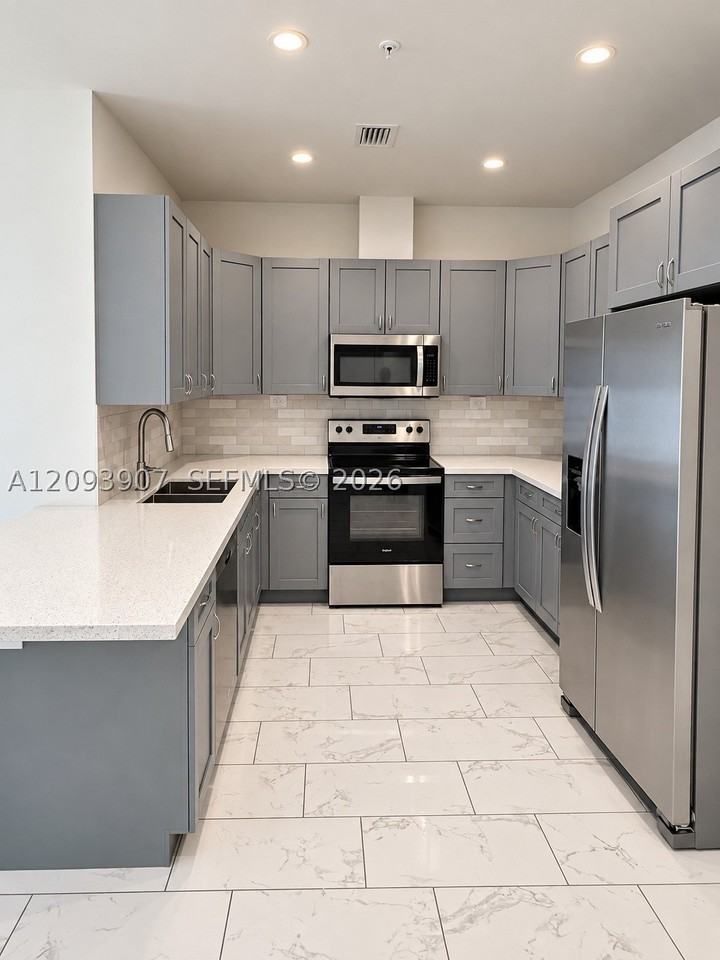 29 Palmetto Dr #5 - Photo 5 of 11