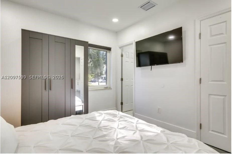 17001 Ne 20th Ave #4 - Photo 5 of 11