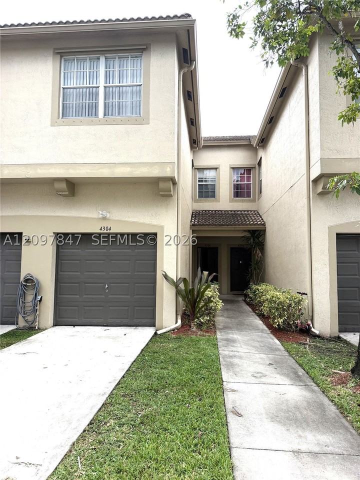 4304 Sw 131st Ln #13102 - Photo 2 of 43