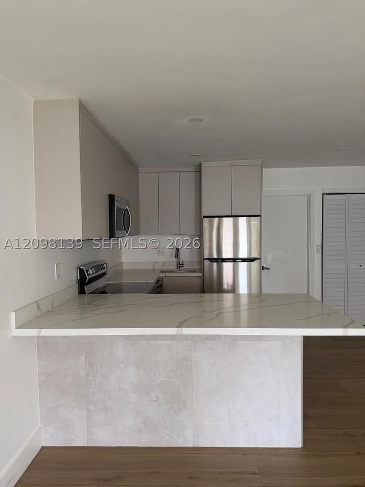3970 Sw 58th St #3 - Photo 3 of 18