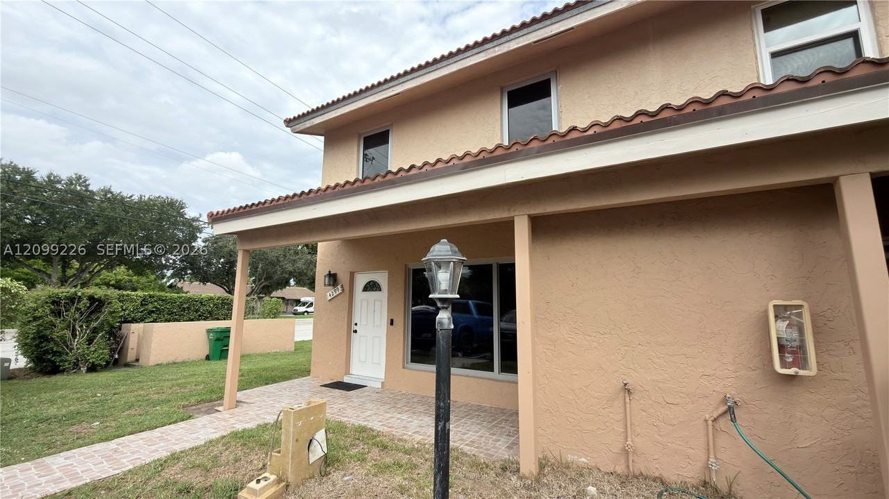 4299 Coral Springs Dr #3A - Photo 4 of 31