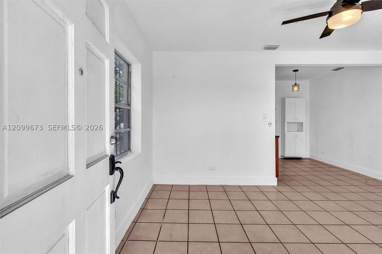 2839 Sw 24th St #2 - Photo 2 of 13
