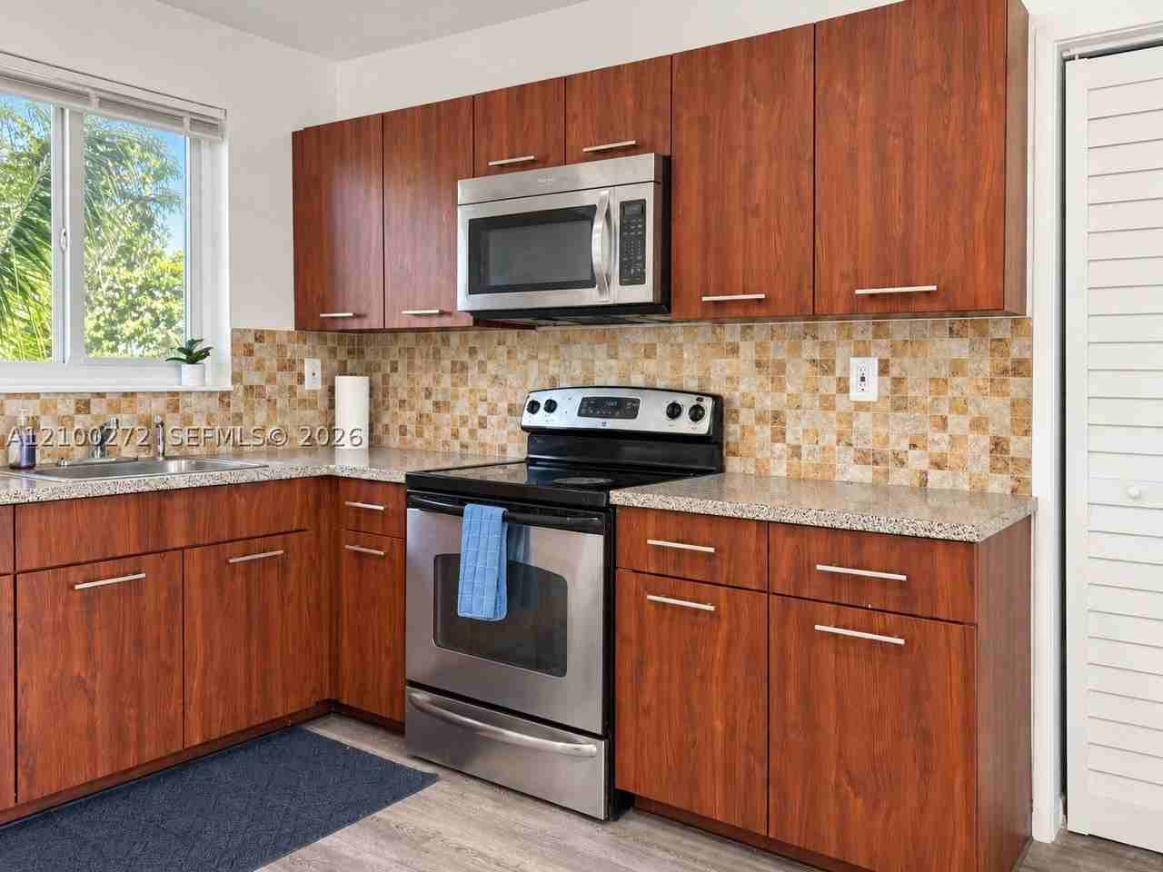 5501 N Miami Ave #1 - Photo 3 of 37