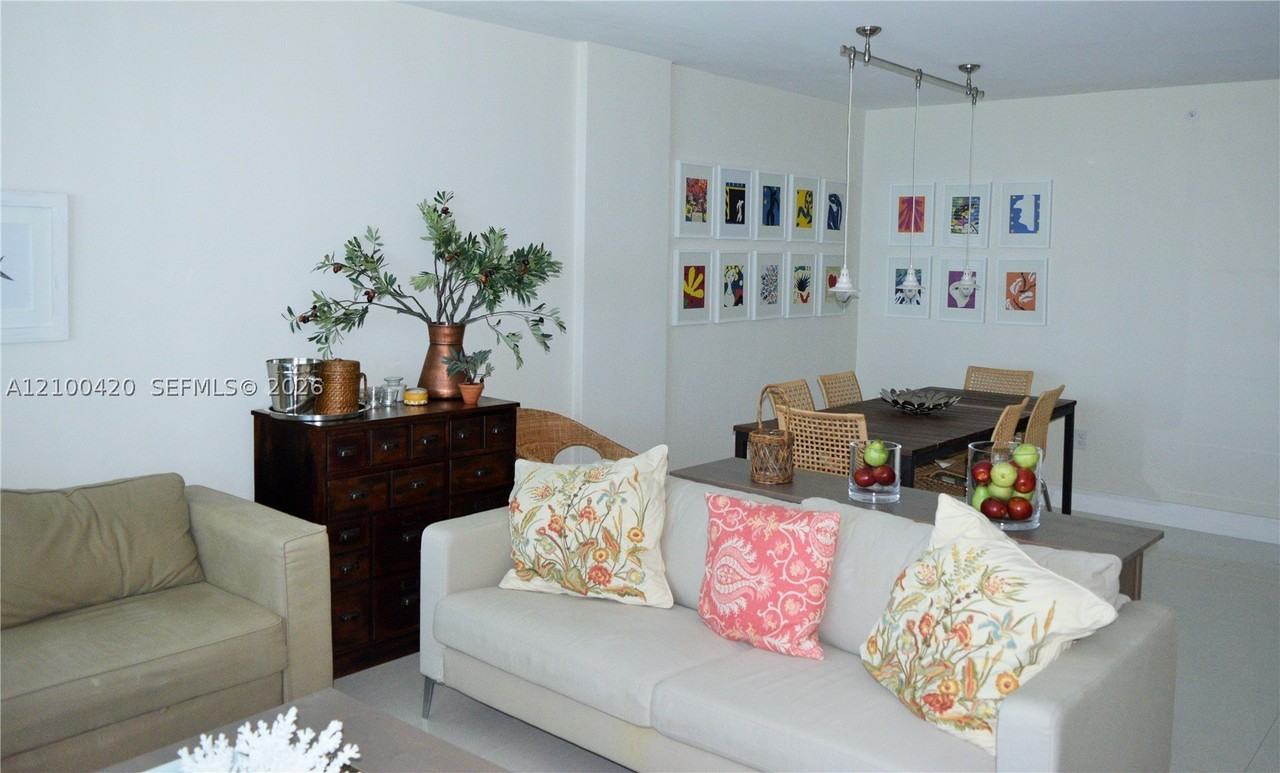 10275 Collins Ave #1420 - Photo 3 of 19