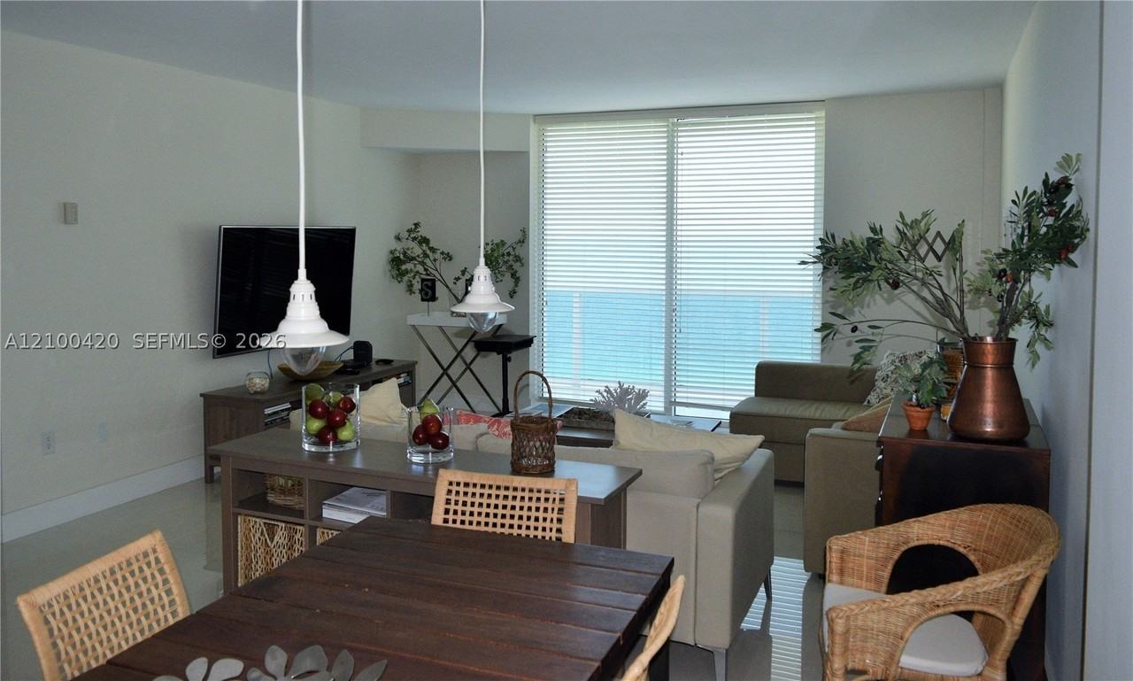 10275 Collins Ave #1420 - Photo 4 of 19