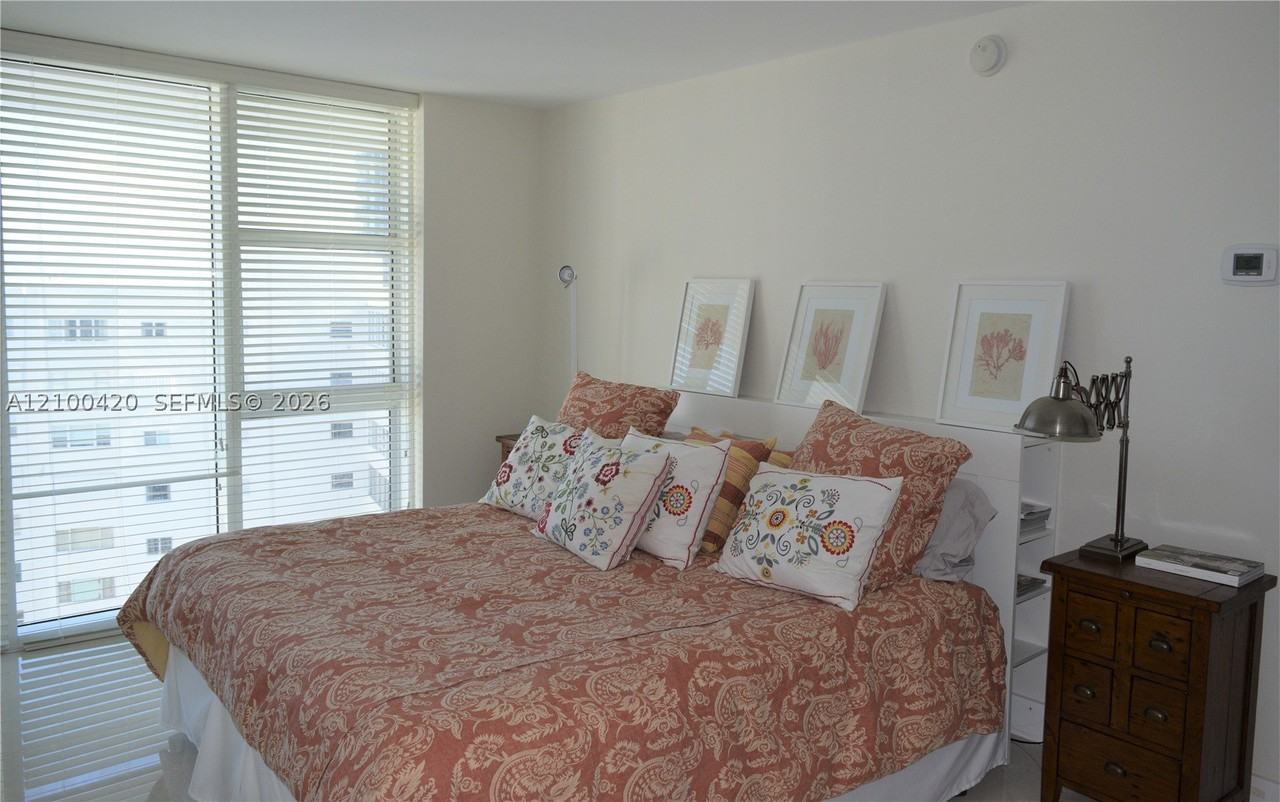 10275 Collins Ave #1420 - Photo 7 of 19