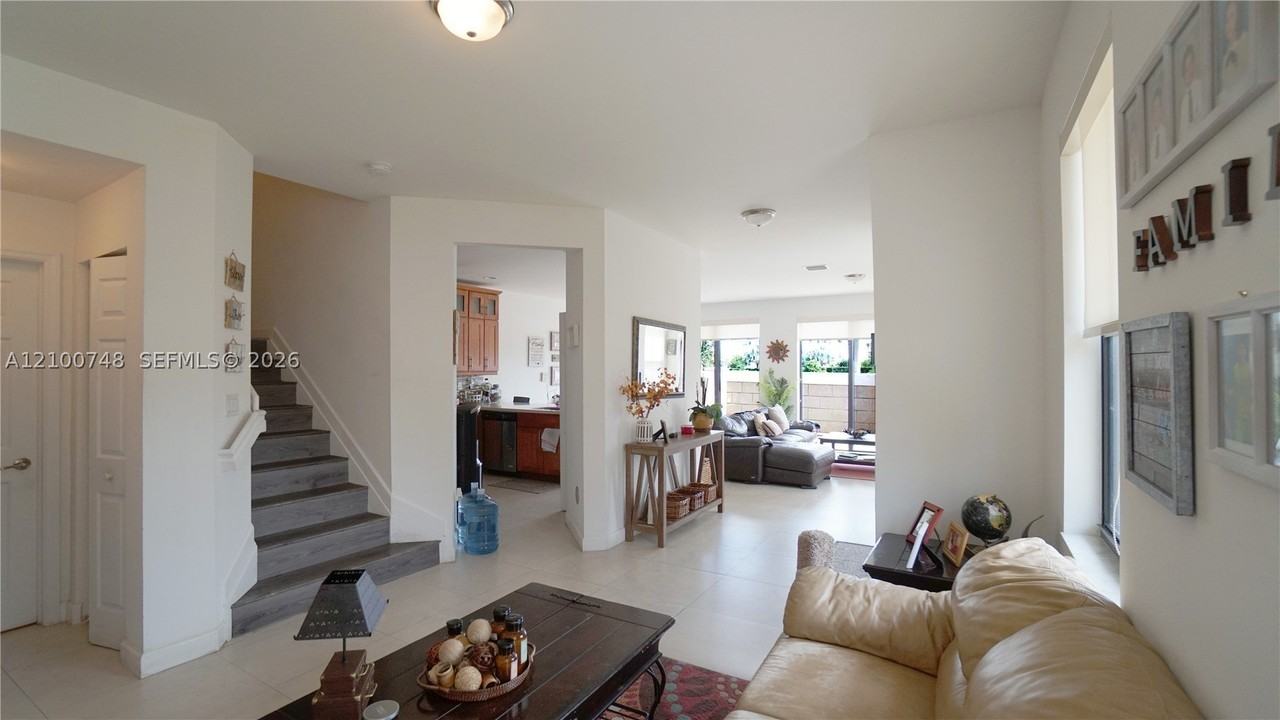 10401 Nw 61st Ln - Photo 5 of 41