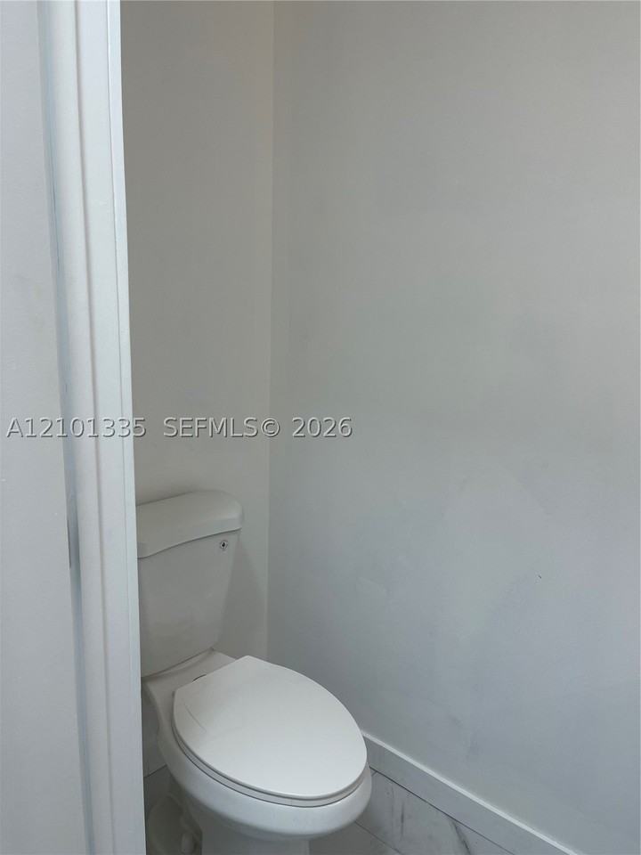 1010 W 1st Ave #1 - Photo 5 of 9