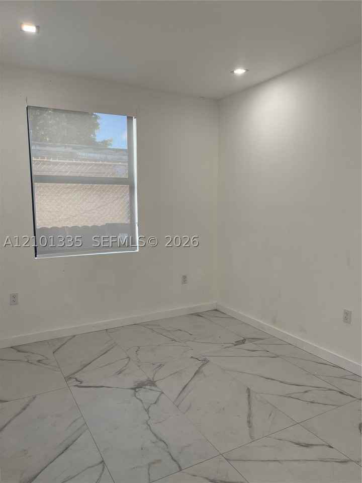 1010 W 1st Ave #1 - Photo 6 of 9