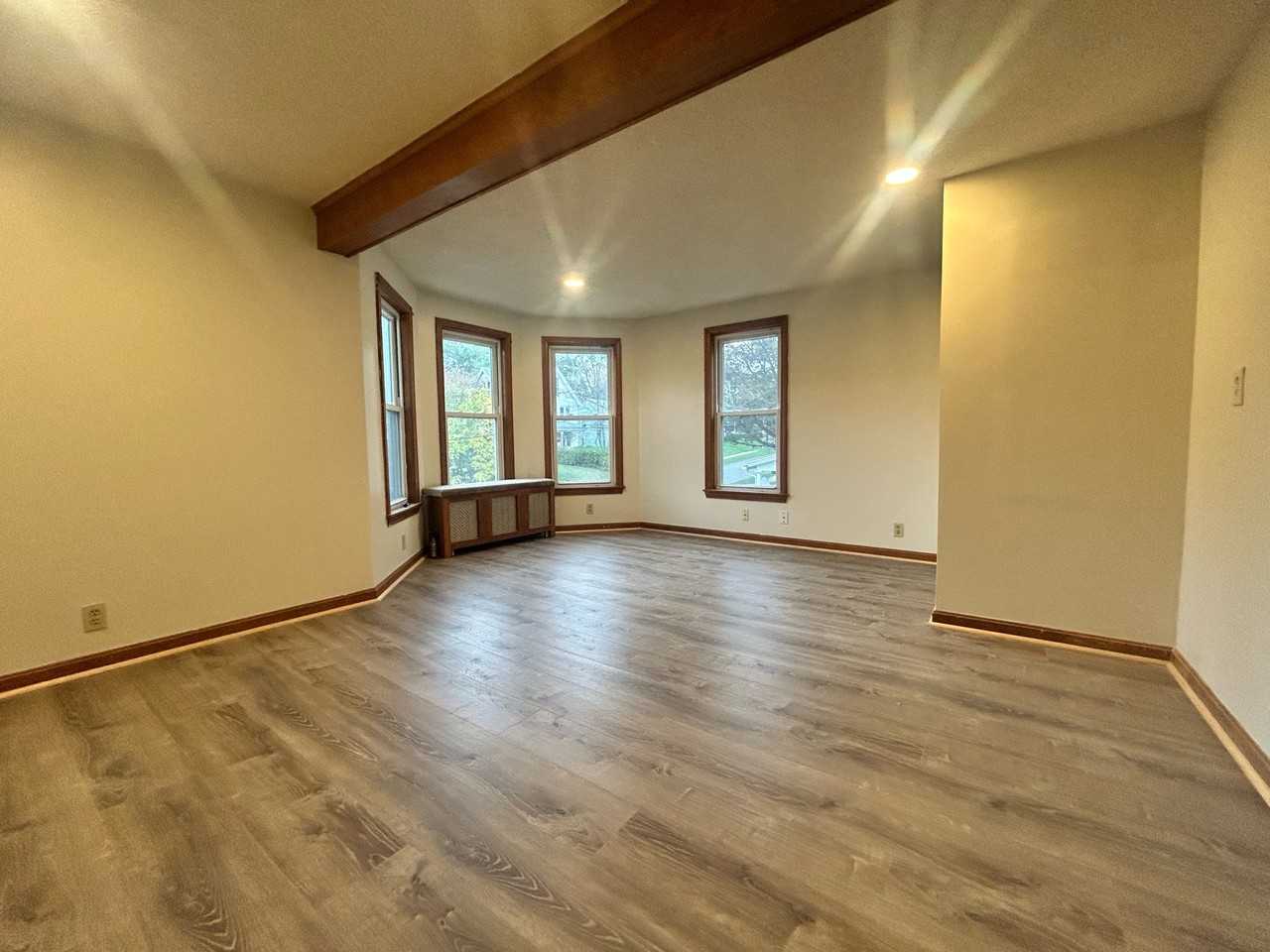 174 Woodlawn Ave #174B - Photo 4 of 12