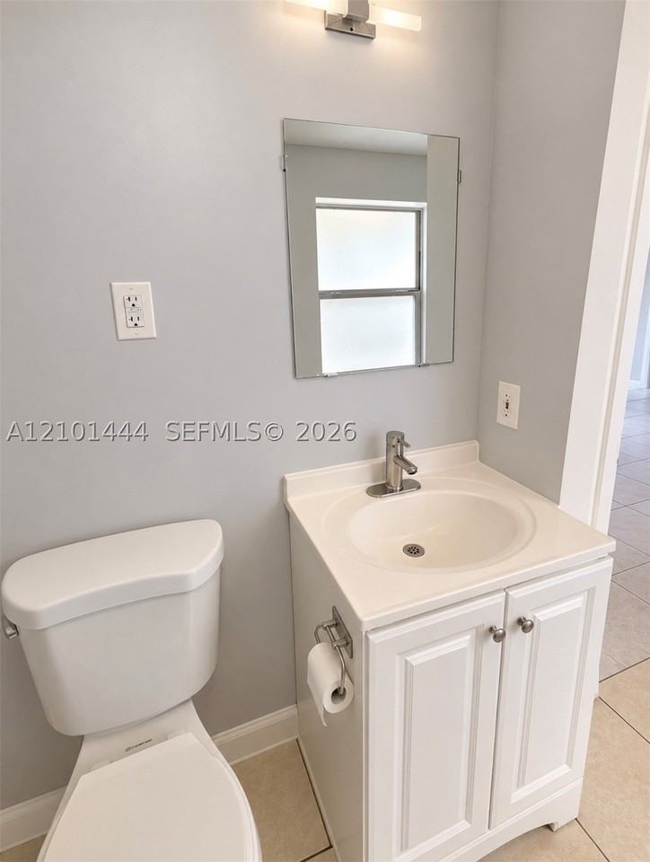 381 Nw 43rd Ct #4 - Photo 5 of 7